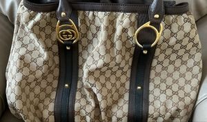 GUCCI HOBO HANDBAG MATCHING WALLET